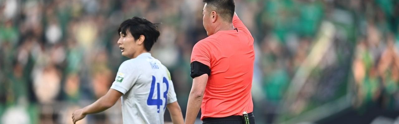 开云体育下载-申花1比1战平浙江队，杨皓宇赛后被球迷质疑，直言他以后别上了