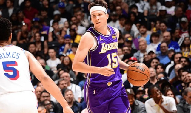 开云体育移动版-效率爆表！里夫斯目前出战19分钟，投篮14中11砍下30分4三分