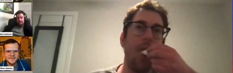 信守承诺！球迷直播吃推文：曾放话快船若打出15胜3负他就这么干