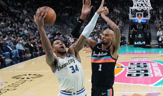 开云体育入口-文班谈字母哥处境：我无权评判他生涯 但很好奇他生涯的下一篇章