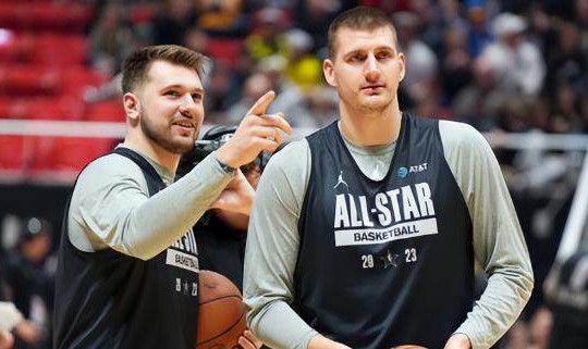 开云体育下载-名记评选全明星阵容 詹皇持外卡约基奇领衔国际队