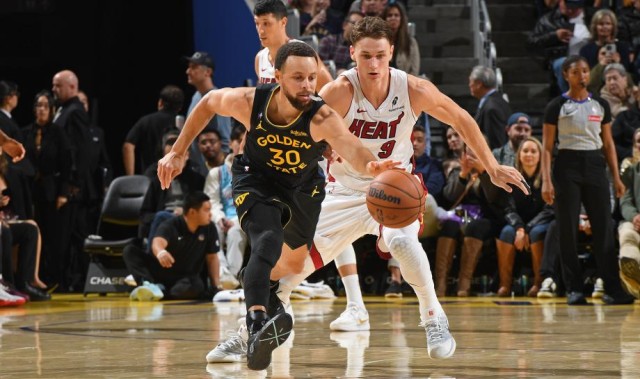 开云体育移动版-库里19+11巴特勒17分 勇士击败热火4连胜