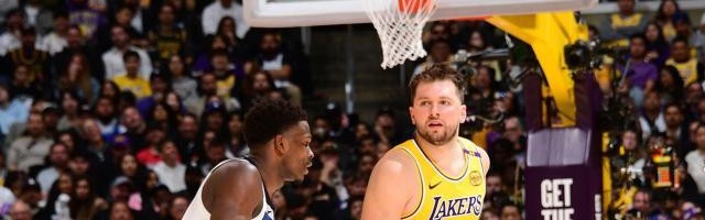 开云体育下载-扳平比分！湖人借防守大战破狼，三巨头发威不好惹