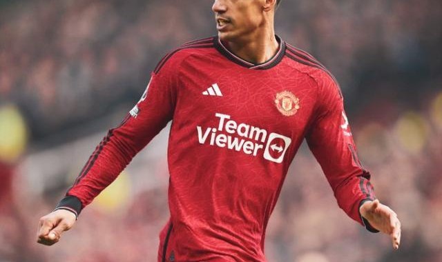 开云体育移动版-利马+漏夫又伤，滕哈赫乐观：我有瓦拉内+埃文斯