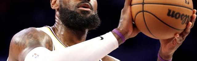 詹姆斯决定不再牵动全联盟 三支球队等待湖人买断